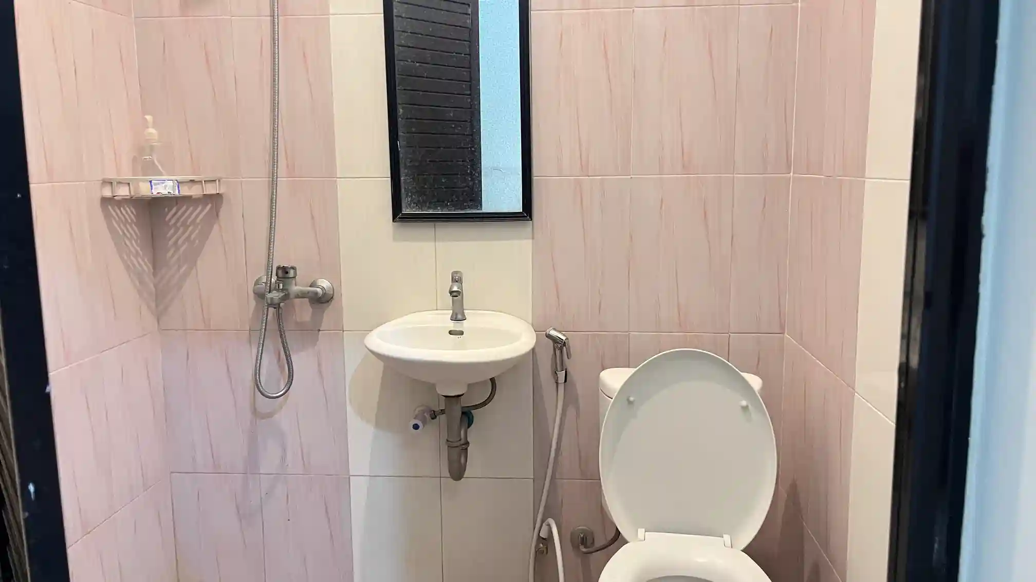 R.06 Manahan Bathroom
