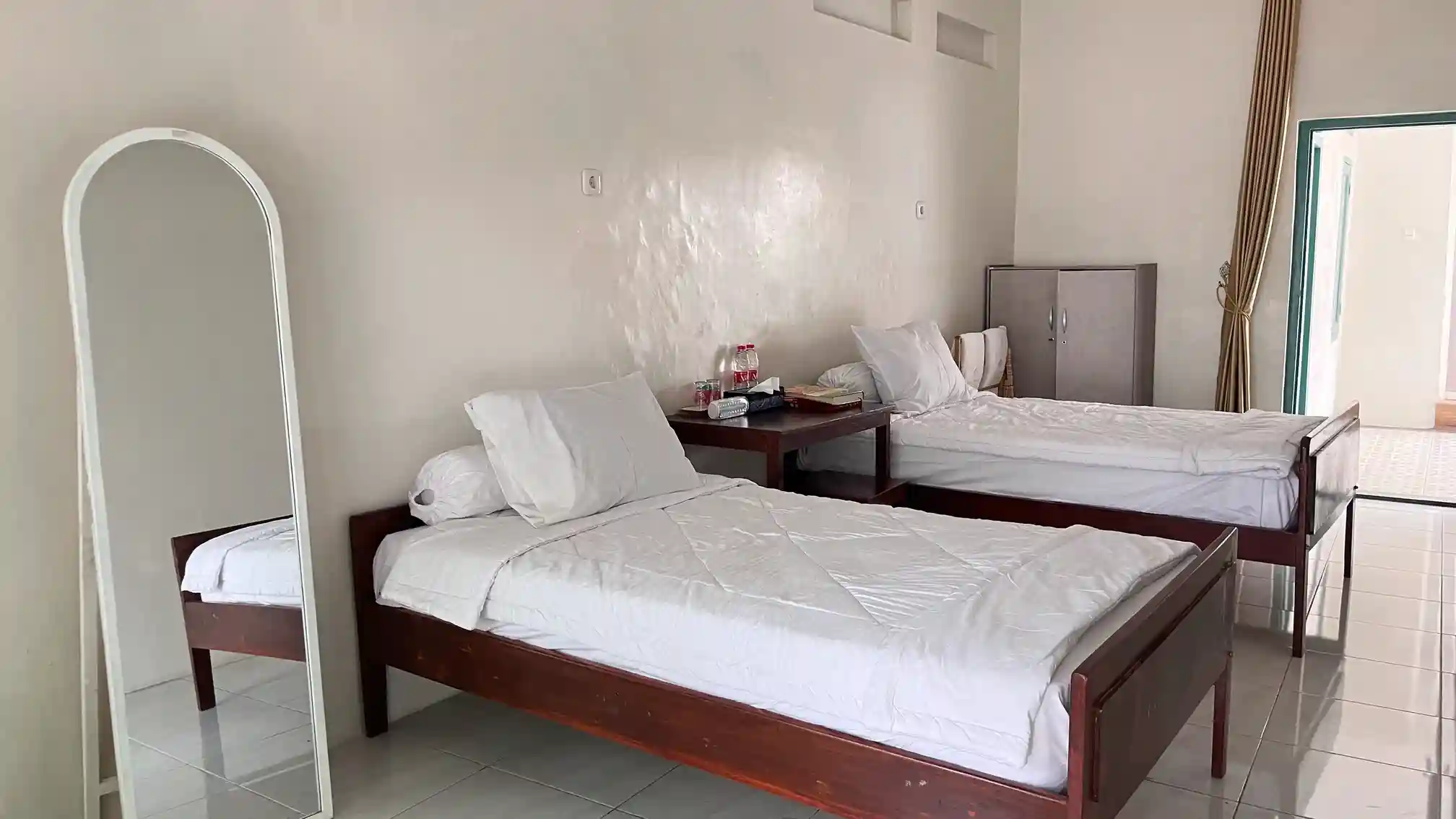 R.08 Alamanda Bed